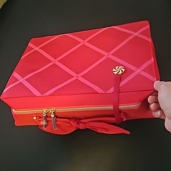 ESTEE LAUDER RED CHRISTMAS HOLIDAY 2021 CASE MAKEUP COSMETIC - Picture 1 of 7